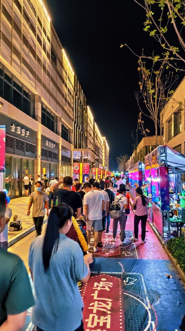 杭州下沙宝龙广场夜市图片