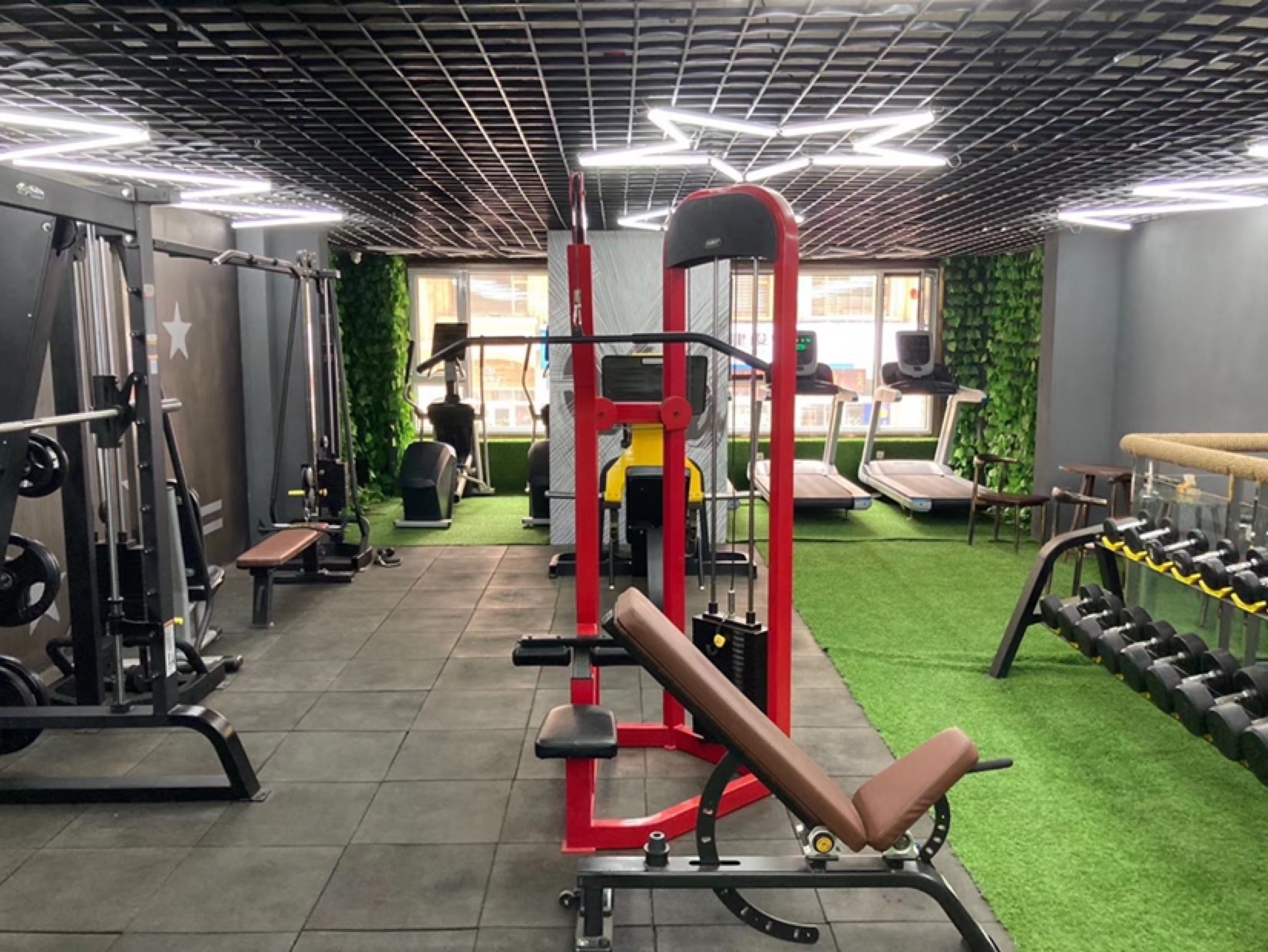 今天在万达健身房练的胸感觉商业健身房.