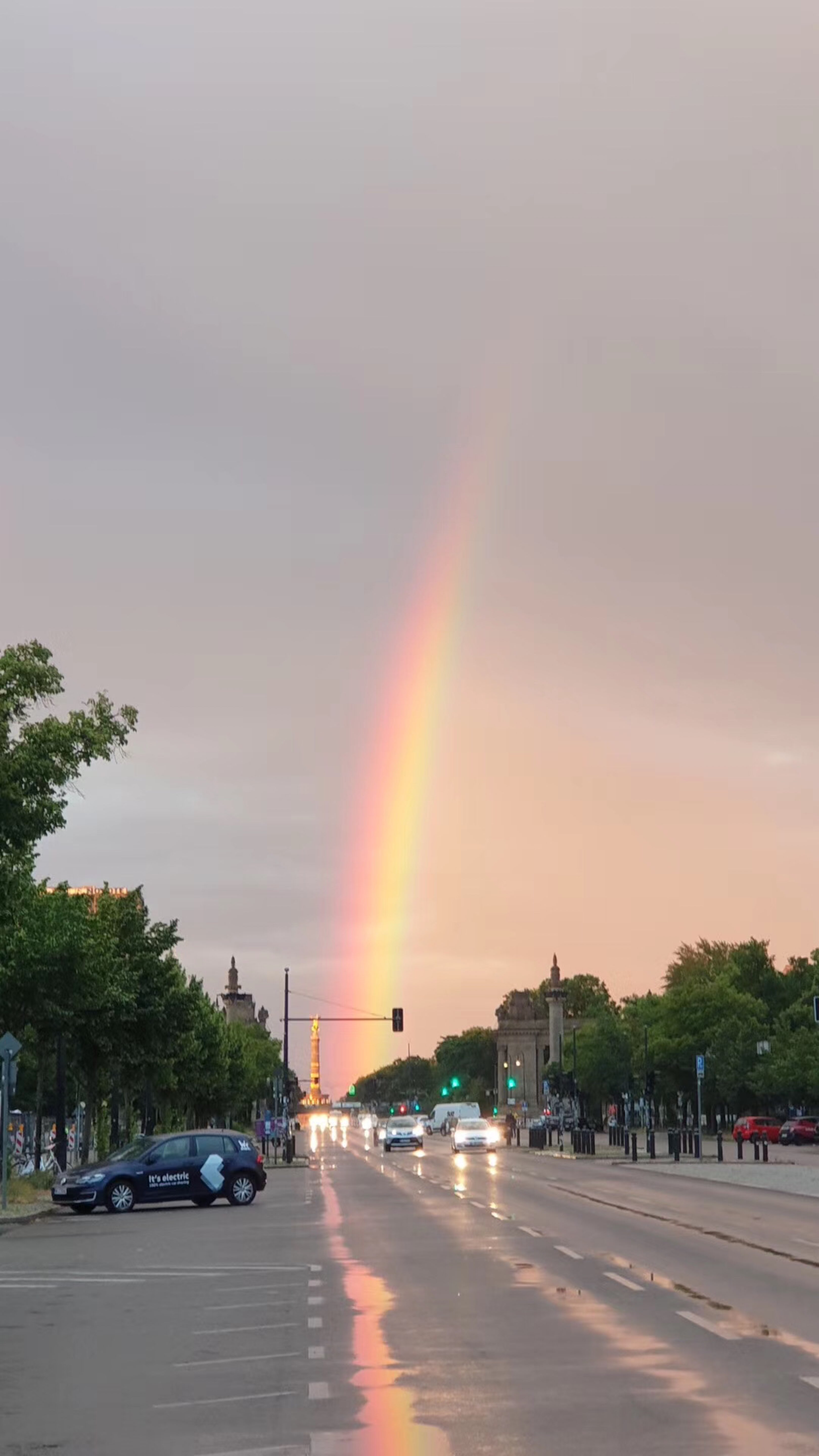 胜利女神柱下的彩虹