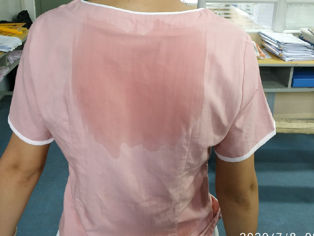 锻炼过度,腿直了两天,今天终于可以跑步了,没想到后背湿了一大片,出汗