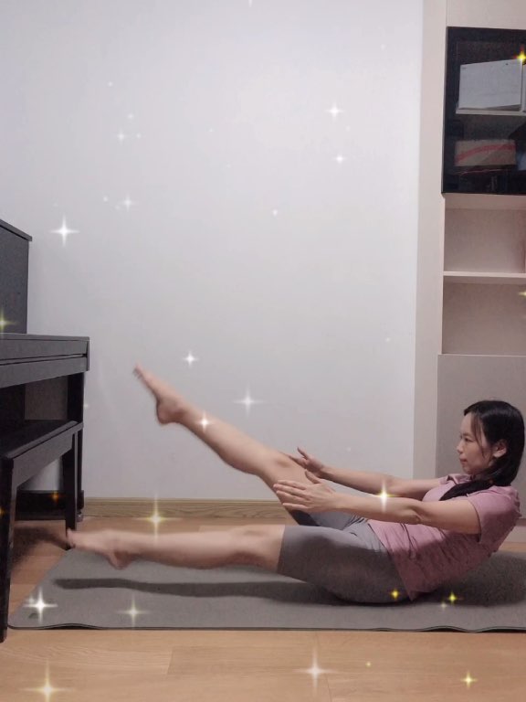 参与冠军话题,坐姿剪刀腿:全程背部挺直核心收紧不容易_keep