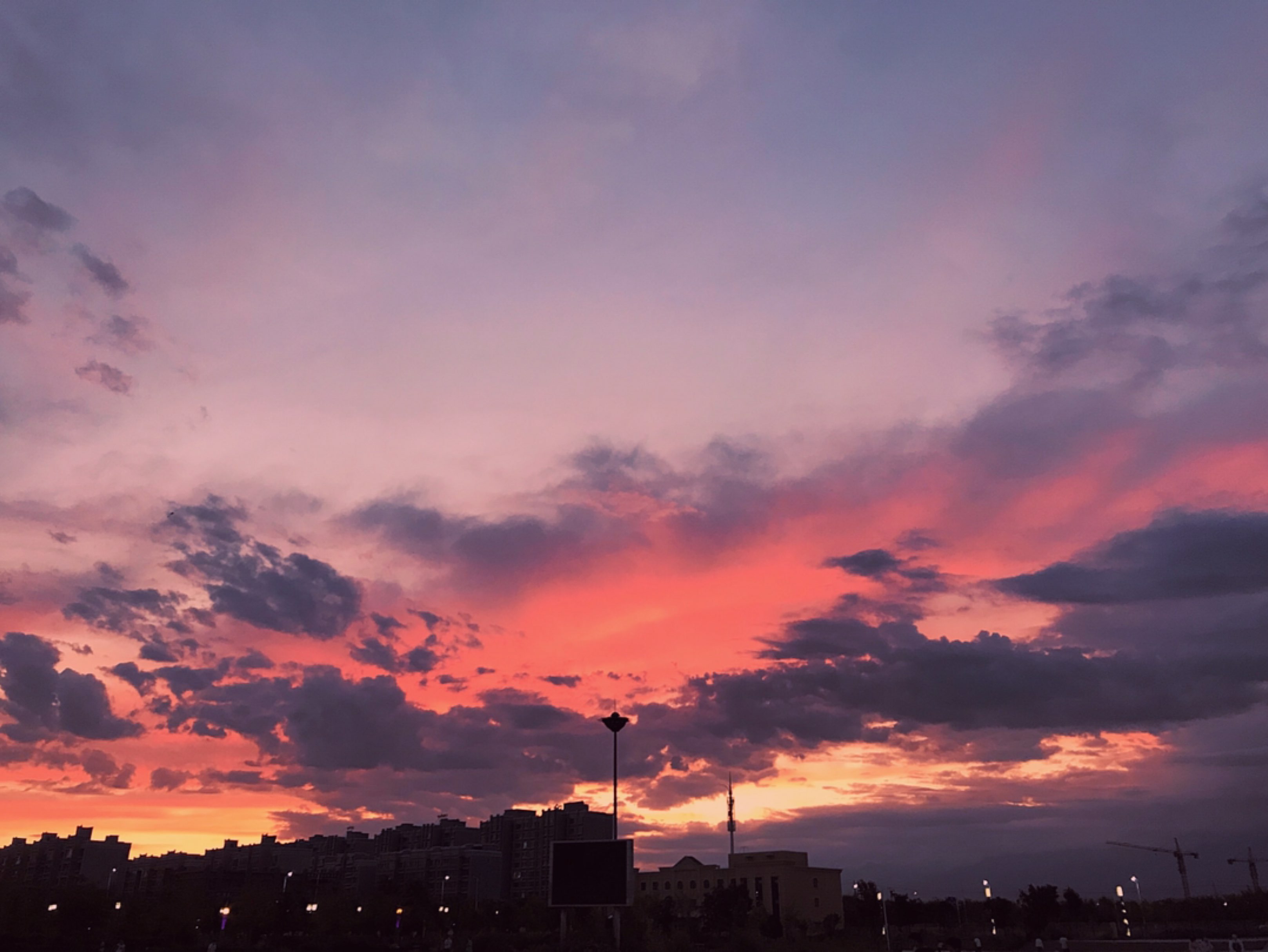 佛系晨跑选手♀睡到自然醒才起来跑[汗] (图片是昨晚的火烧云)