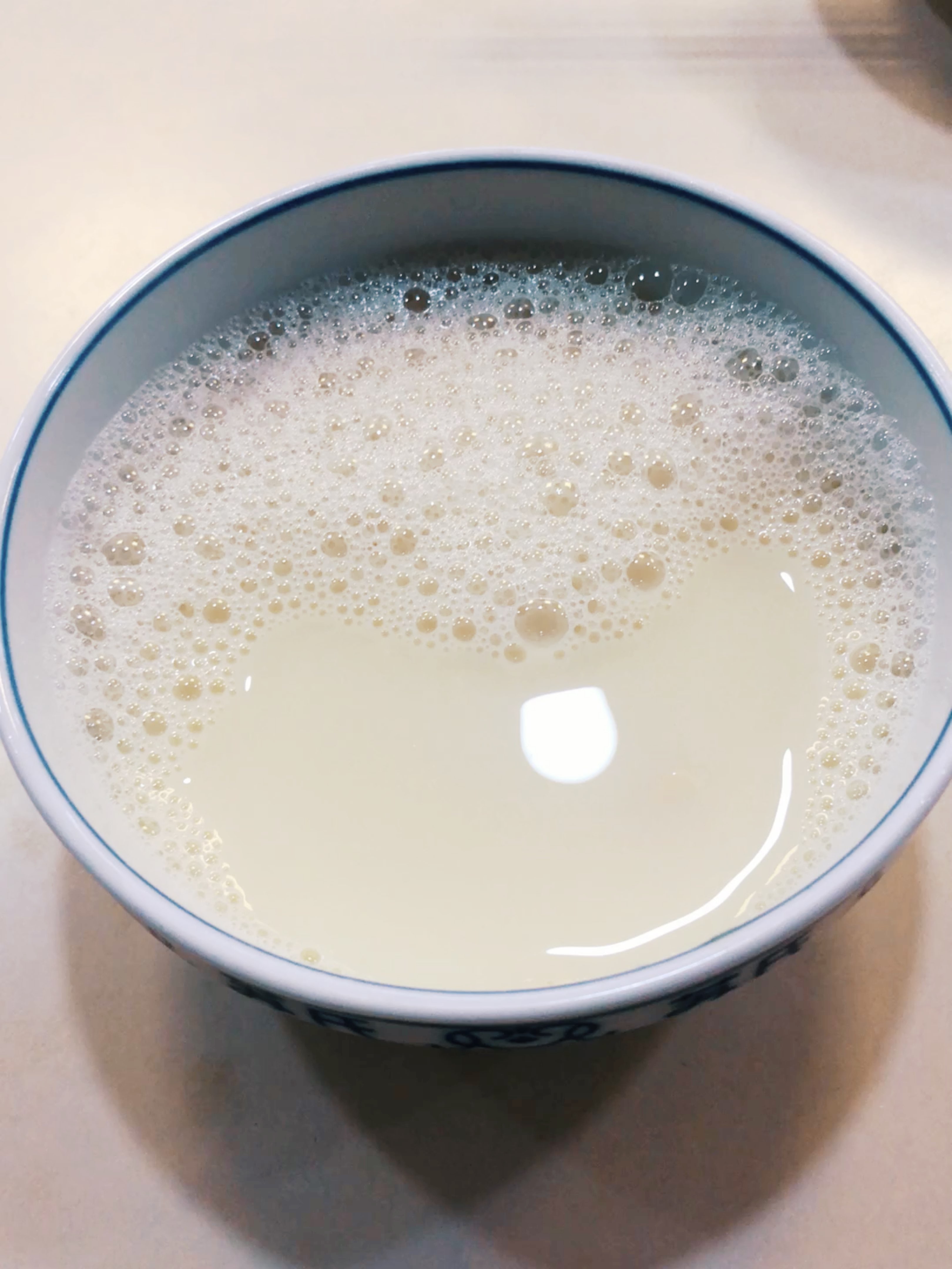 早上一碗豆浆,满满的正能量[哈哈]