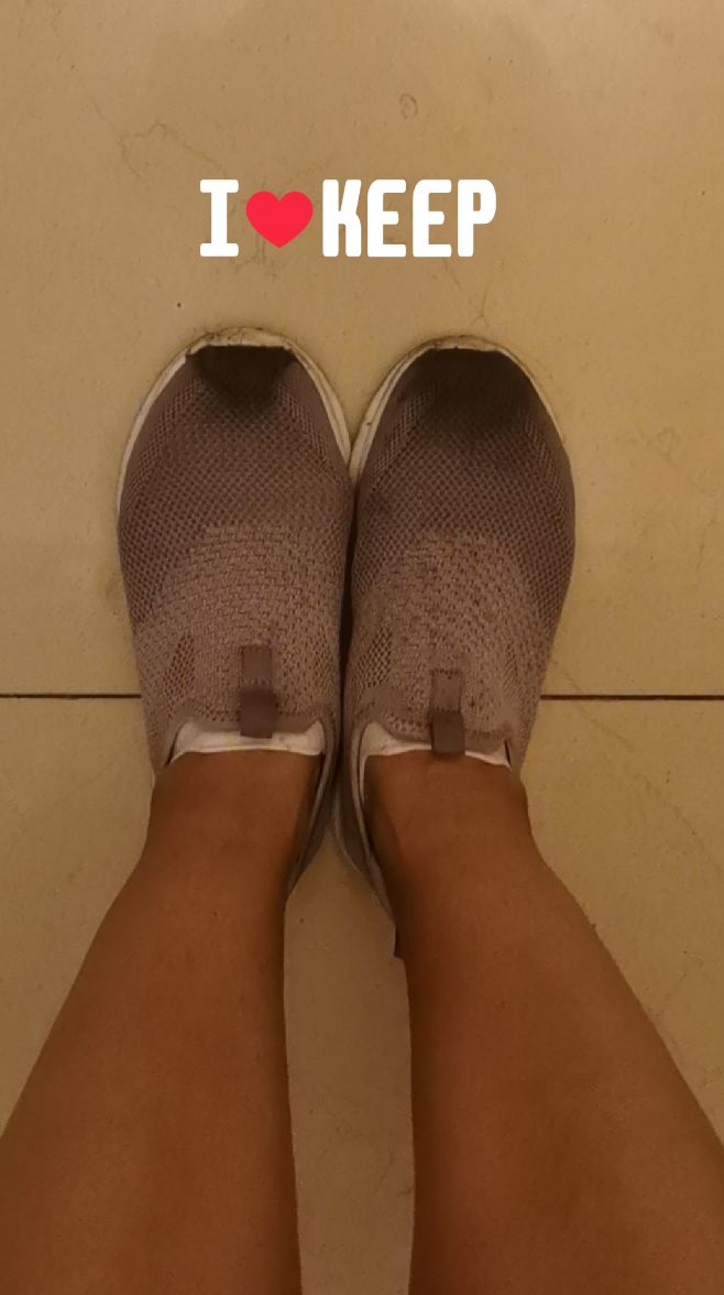 雨停了,绕着水坑跑了会儿休闲鞋也湿了