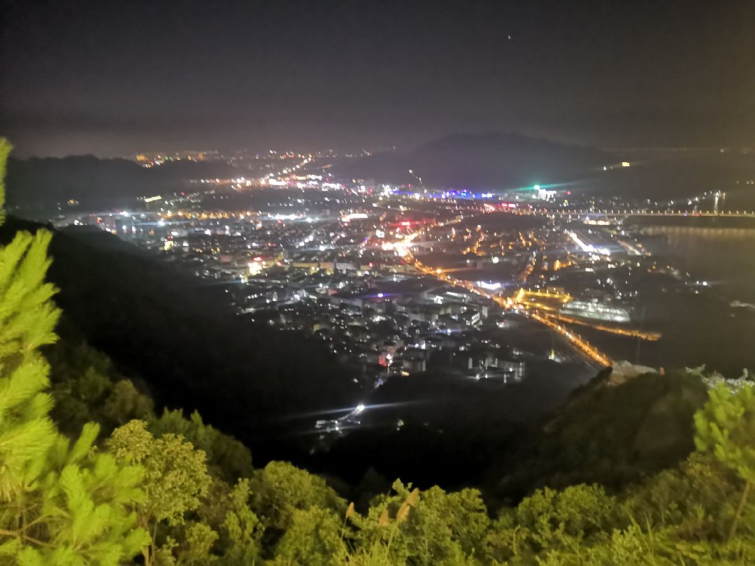 今天爬狮子山,昨天爬东蒙山!好好生活,珍惜每一天