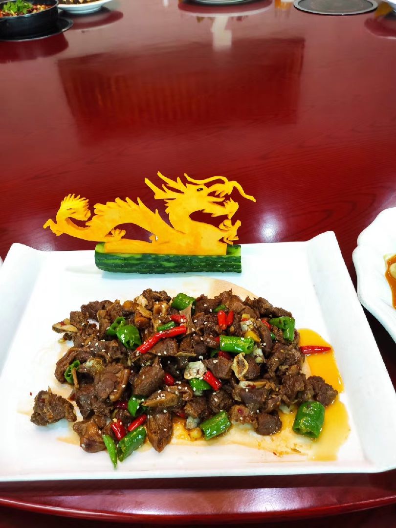 天气很热,36℃,最近事情也多,慢摇三公里出出汗算了!