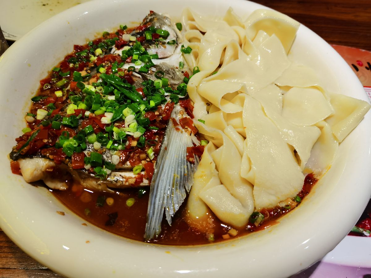 剁椒鱼头面,宝宝最爱吃.