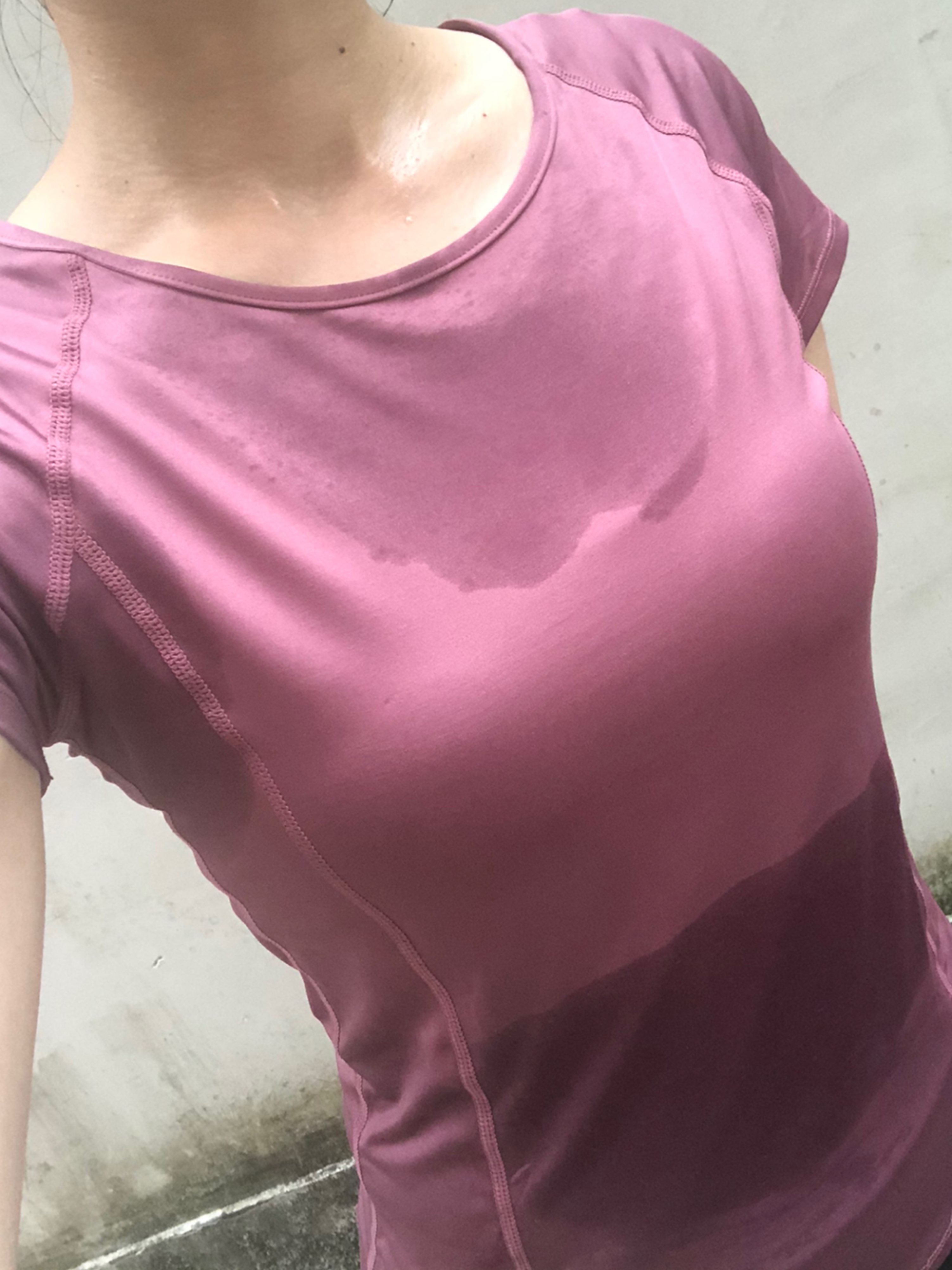 完成 跑后拉伸 第20次 汗液渗透每一个毛孔,舒适