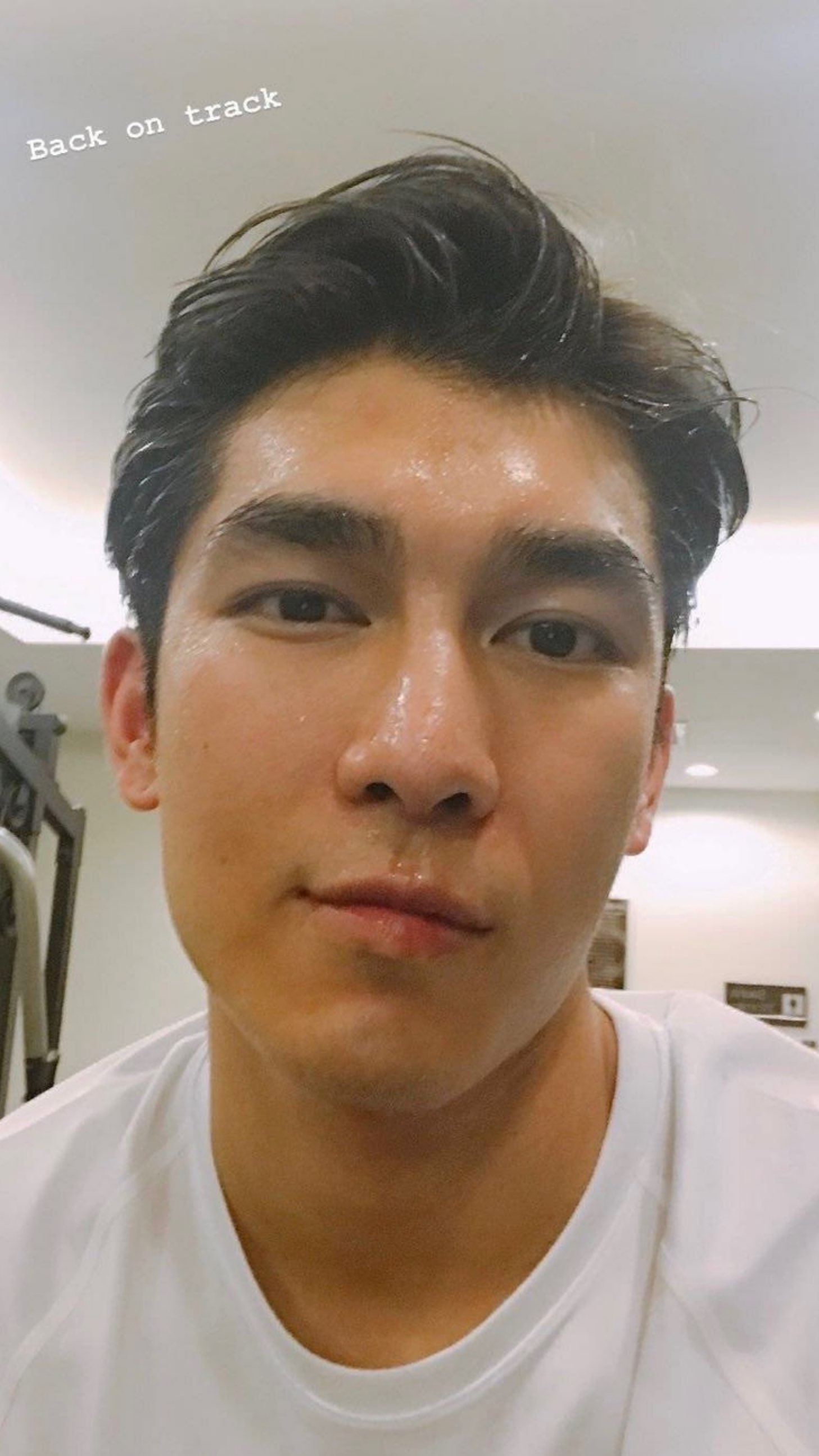 今天让六块腹肌健身房缪缪子陪我跑步