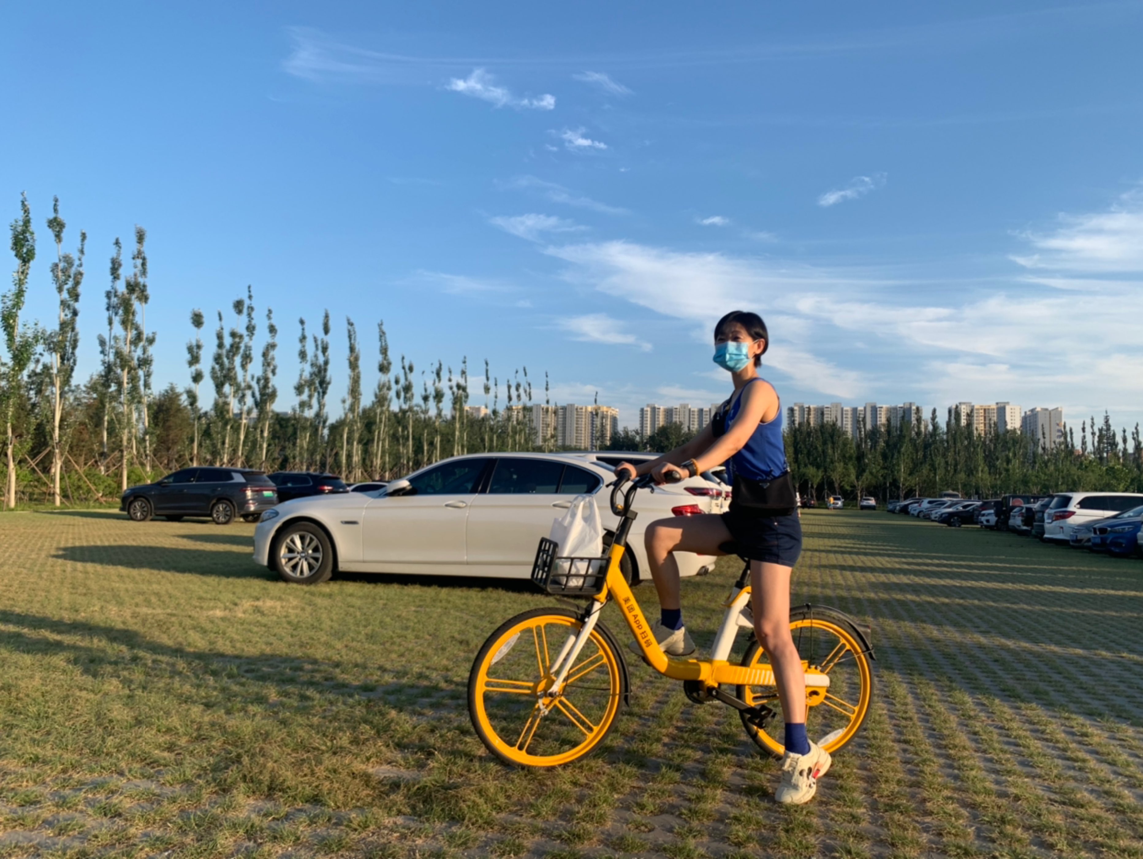 跑完吃了一大份咖喱鱼丸吃了一袋面包白跑了