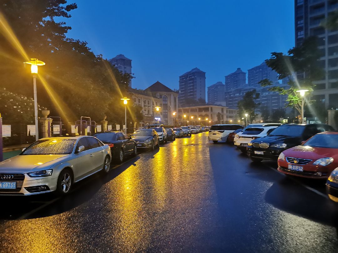 小雨中打卡扬州海关,清晨的望月路真的挺脏的,以后不能跑这条线了