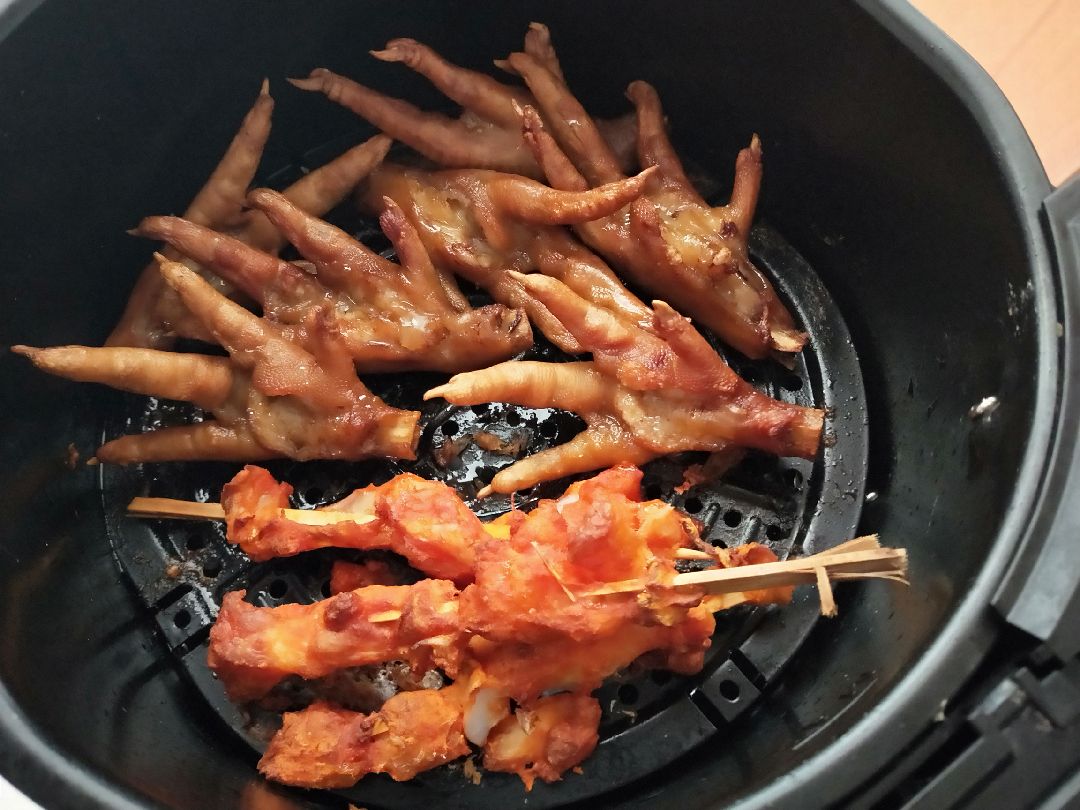 晚餐 回族餐廳午餐 空氣炸鍋炸的雞爪雞翅骨肉相連 還有稀豆粉早餐