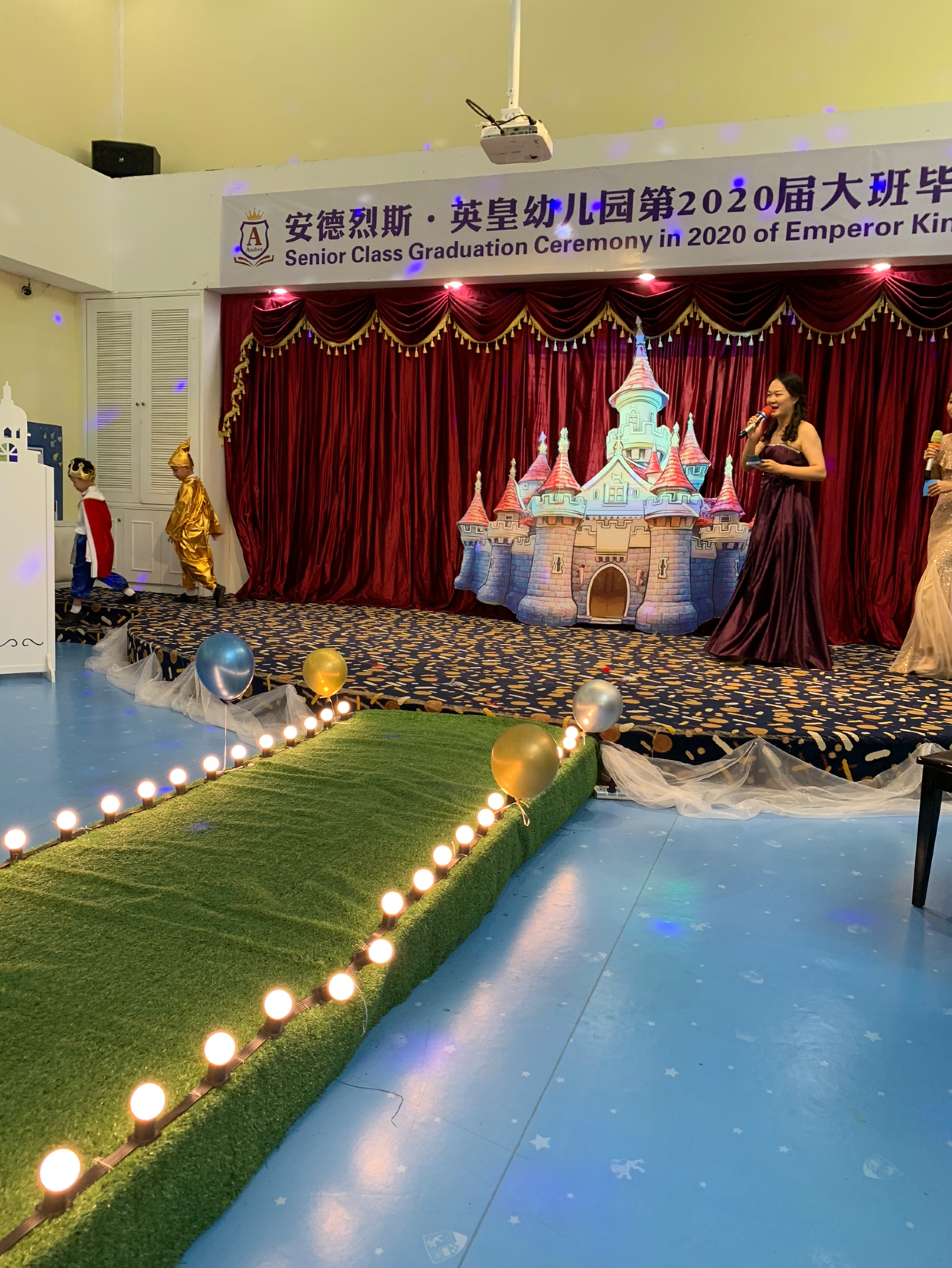老师围剿崴脚