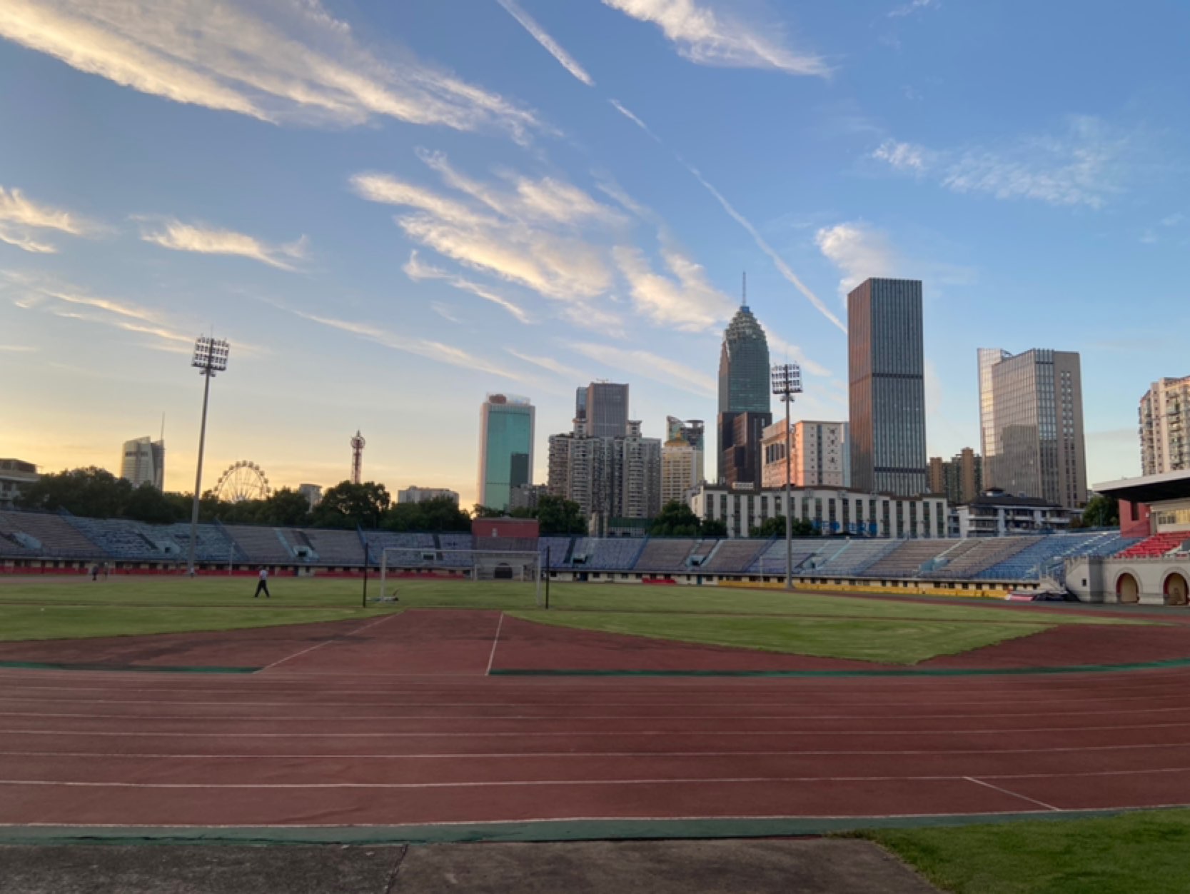 新华路体育场 晚霞跑