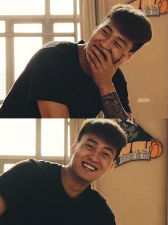 赵睿笑的好开心呀[脸红]