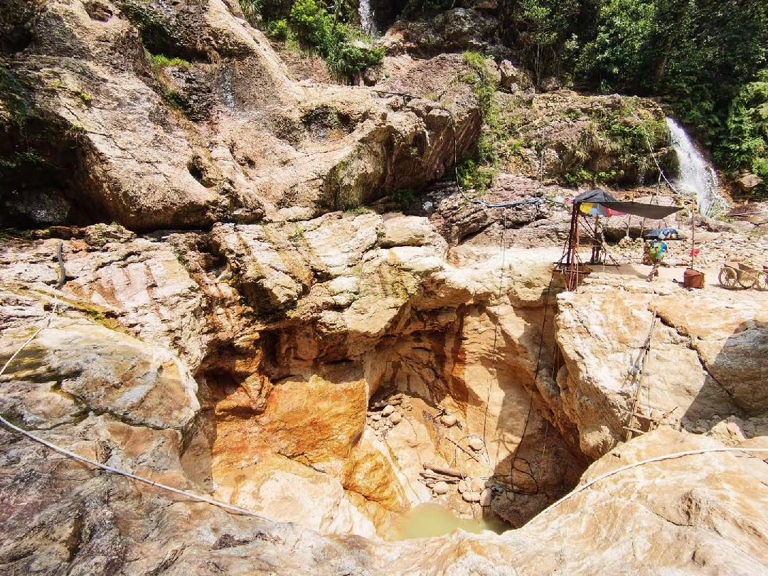 寿山石矿坑古矿洞挖宝之旅