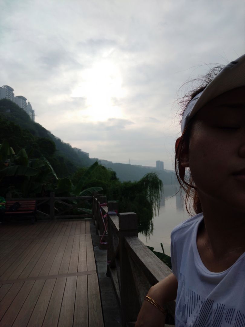 假装在外面跑步打卡