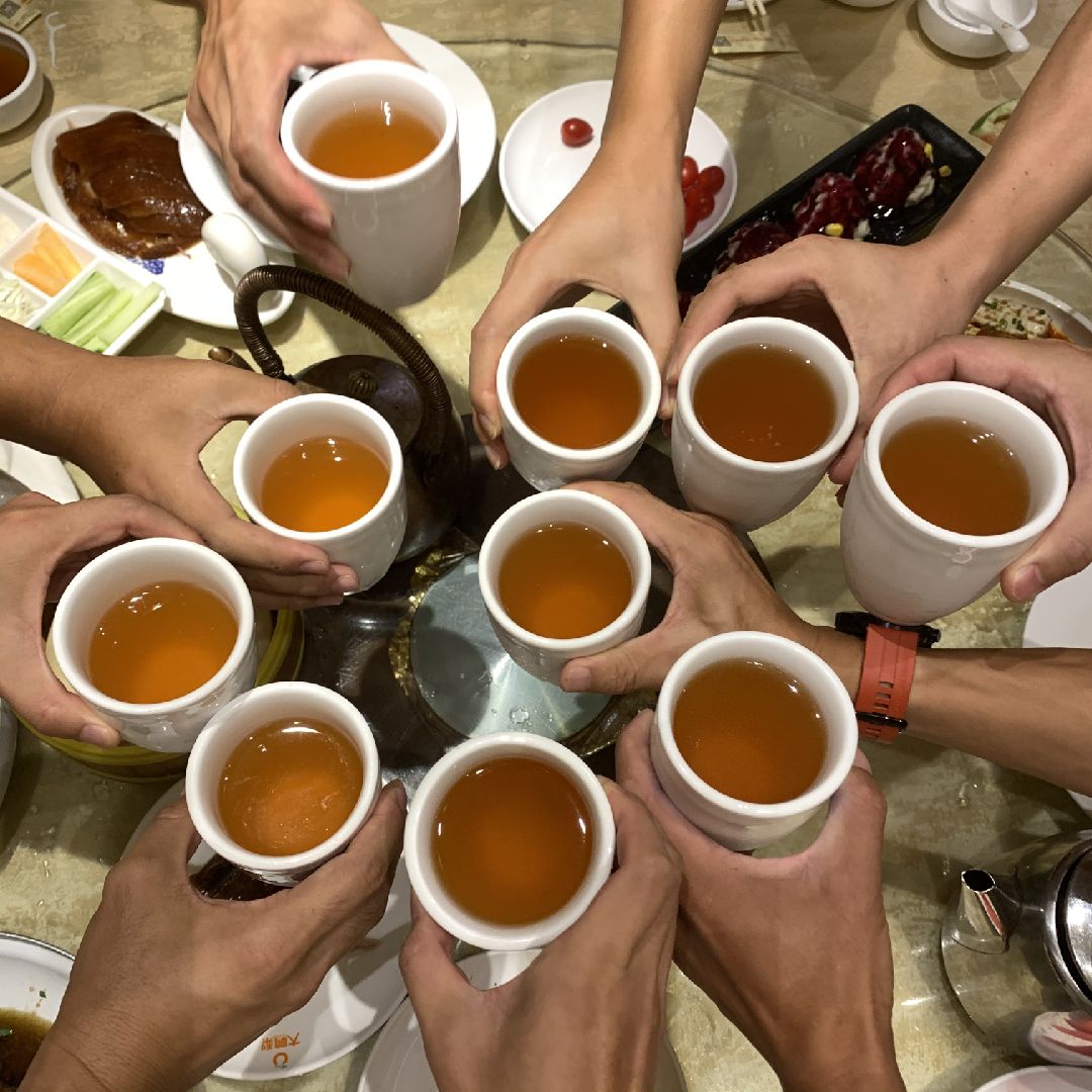 七月很累八月颓废青春不离小酒桌醉生梦死就是喝革命小酒天天醉吃坏了