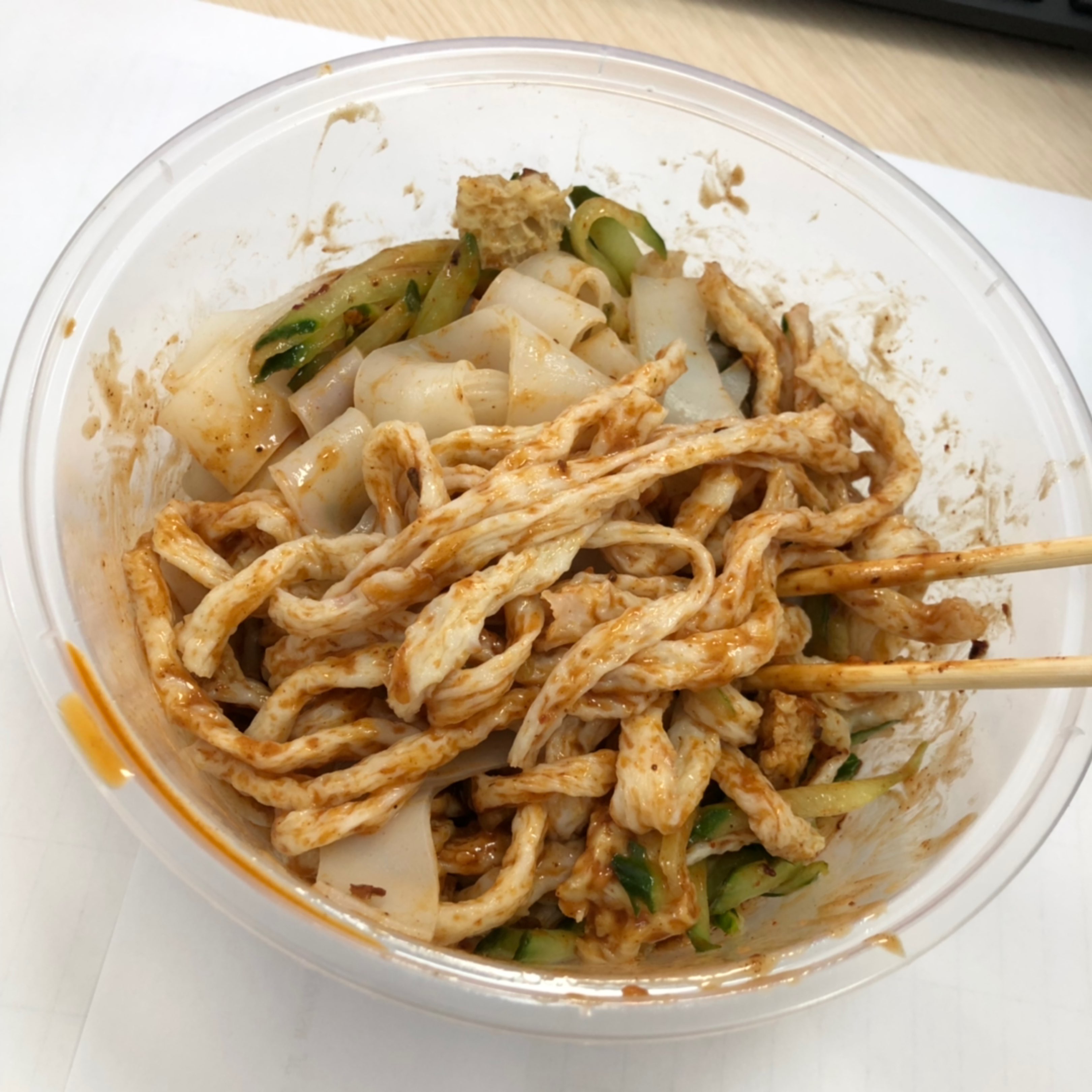 碳水快乐～凉皮牛筋面双份麻酱我真是太了!