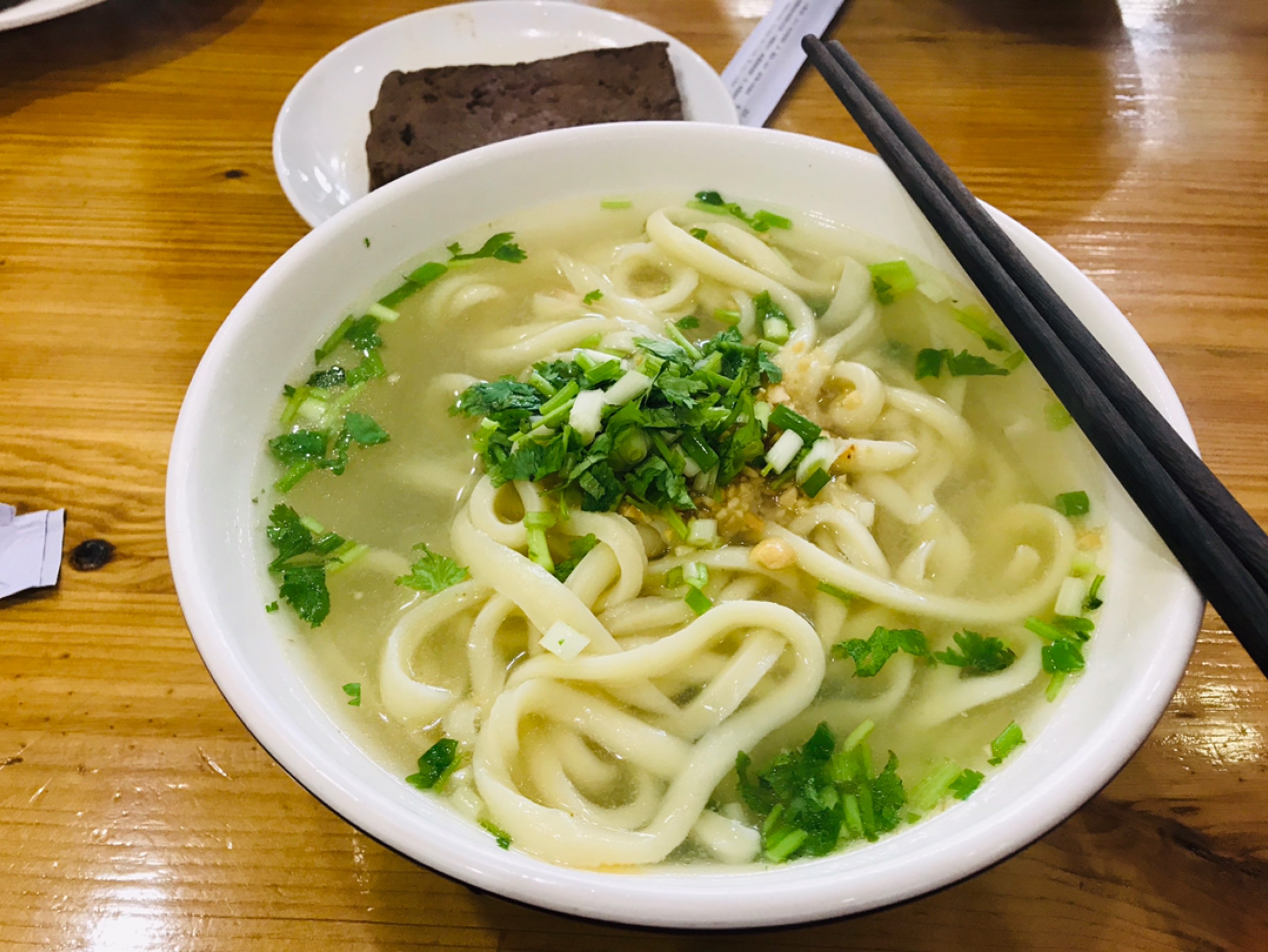 有洞察力的朋友会从这碗面里看到我减肥的决心