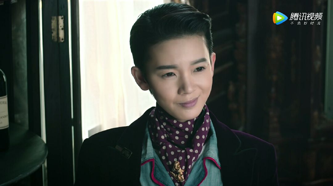 不愧是帕拉梅,灰常酸爽～ 截图自《无心法师2》 喜欢男装的岳绮罗