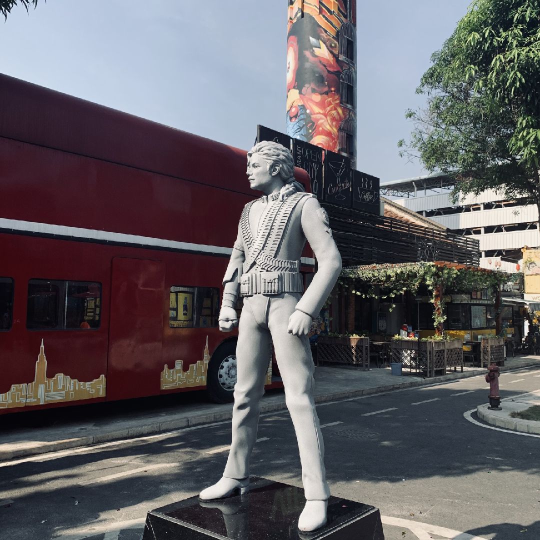 纪念michael jackson诞辰62周年即广西首座雕像落成