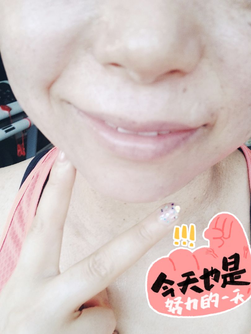 嘴角上翘