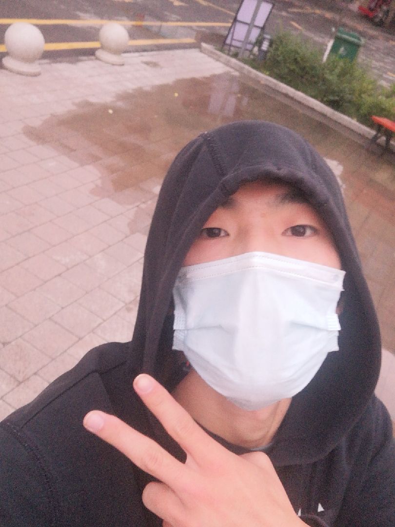 突然一下跑长公里是非常消耗意志力的你需要冲个澡