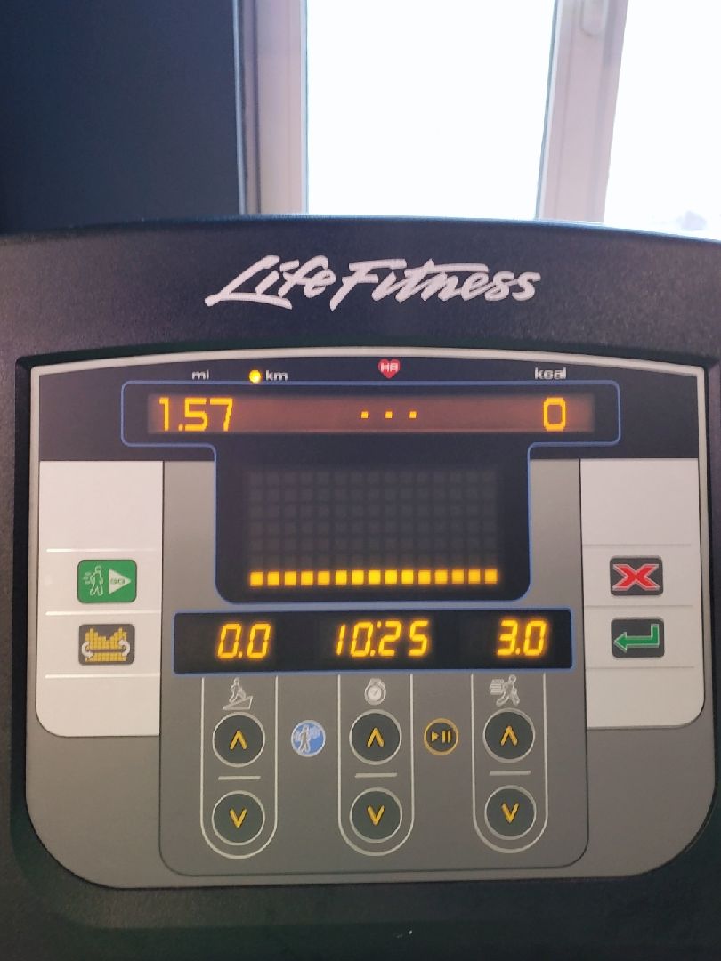 跑步机调到了10.6,配速才进了8