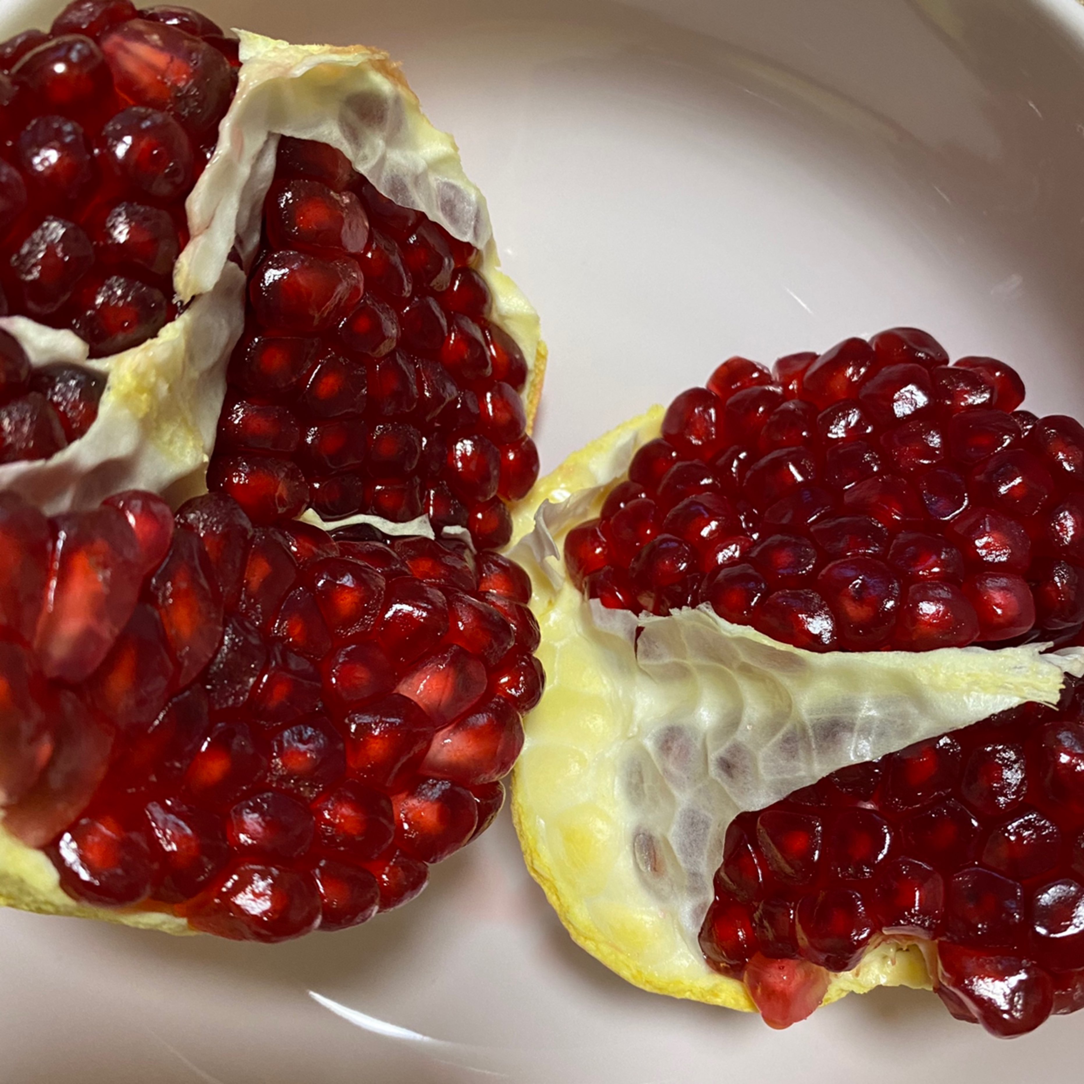 昨天是第一天温度2字头轻松愉快跑这是最近剥开颜色最销魂的一个石榴