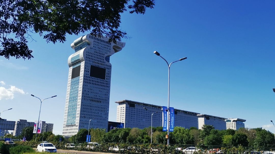 鸟巢尽收眼底,今天的天气格外晴朗,整个北京都在脚下的感觉[苦笑]