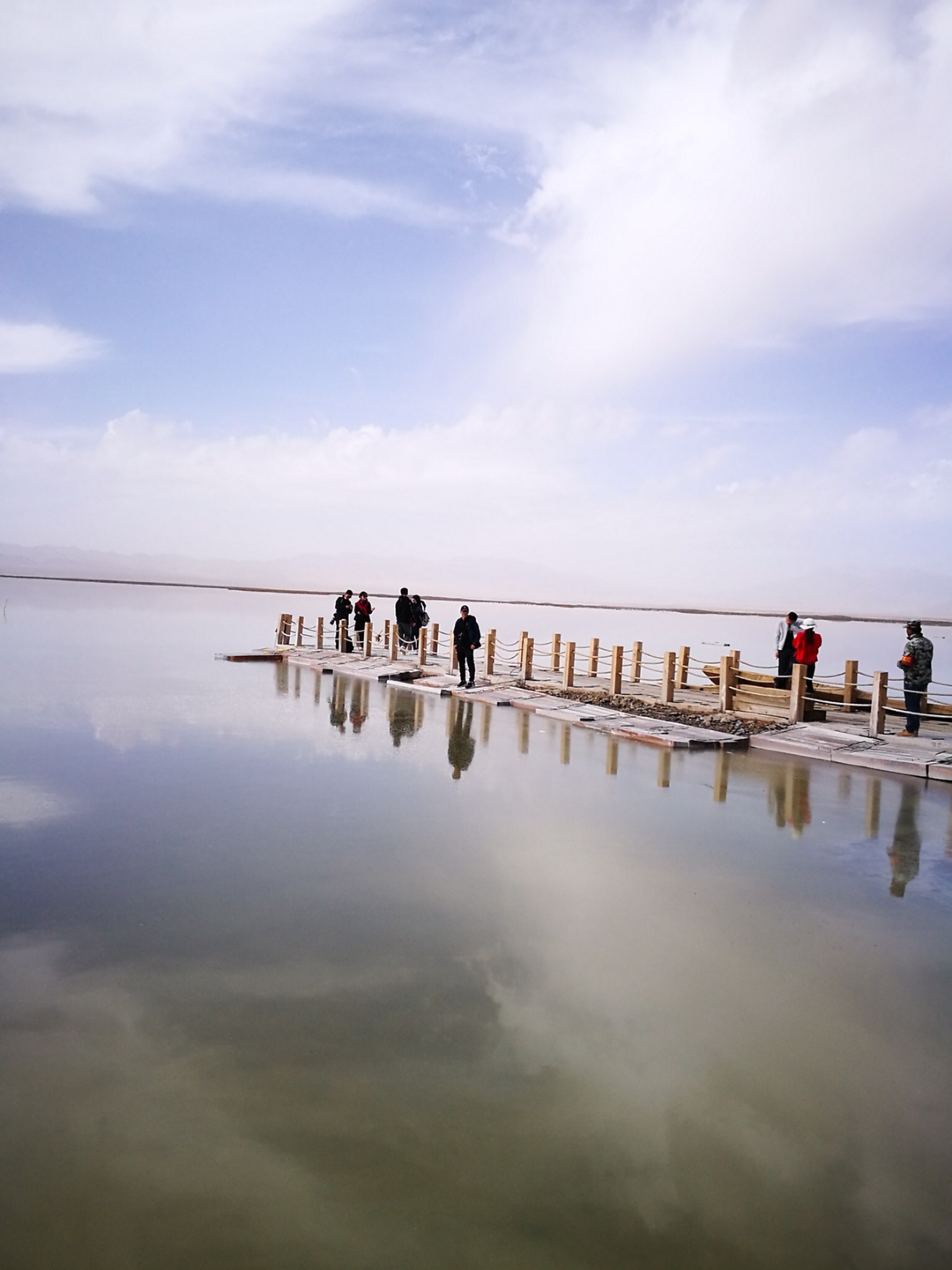 描写茶卡盐湖的景色图片