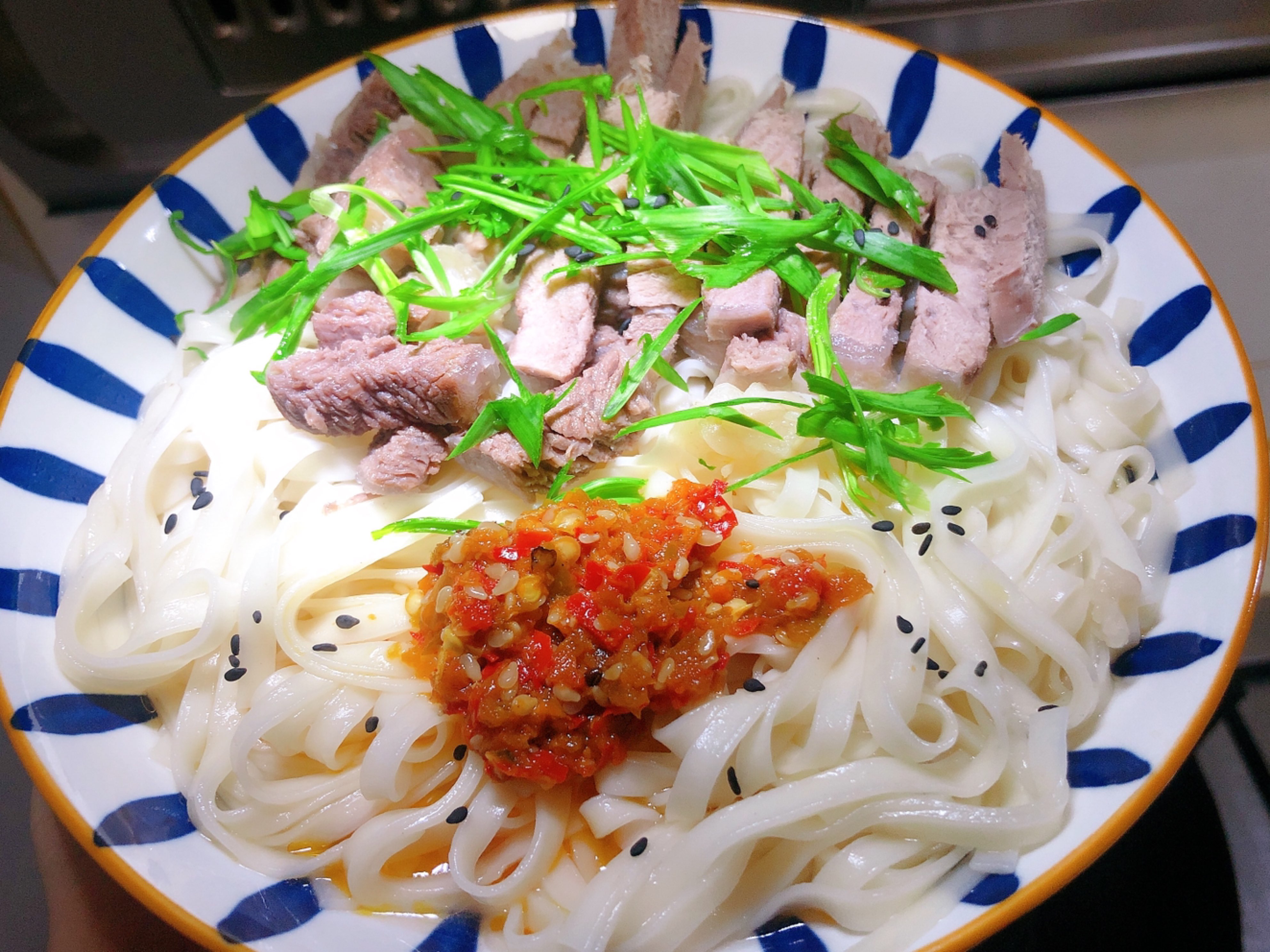 今日食牛肉辣醬拌麵啊張嘴