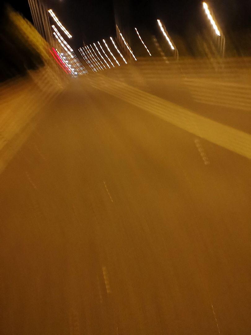 致敬凌晨四点的路灯!