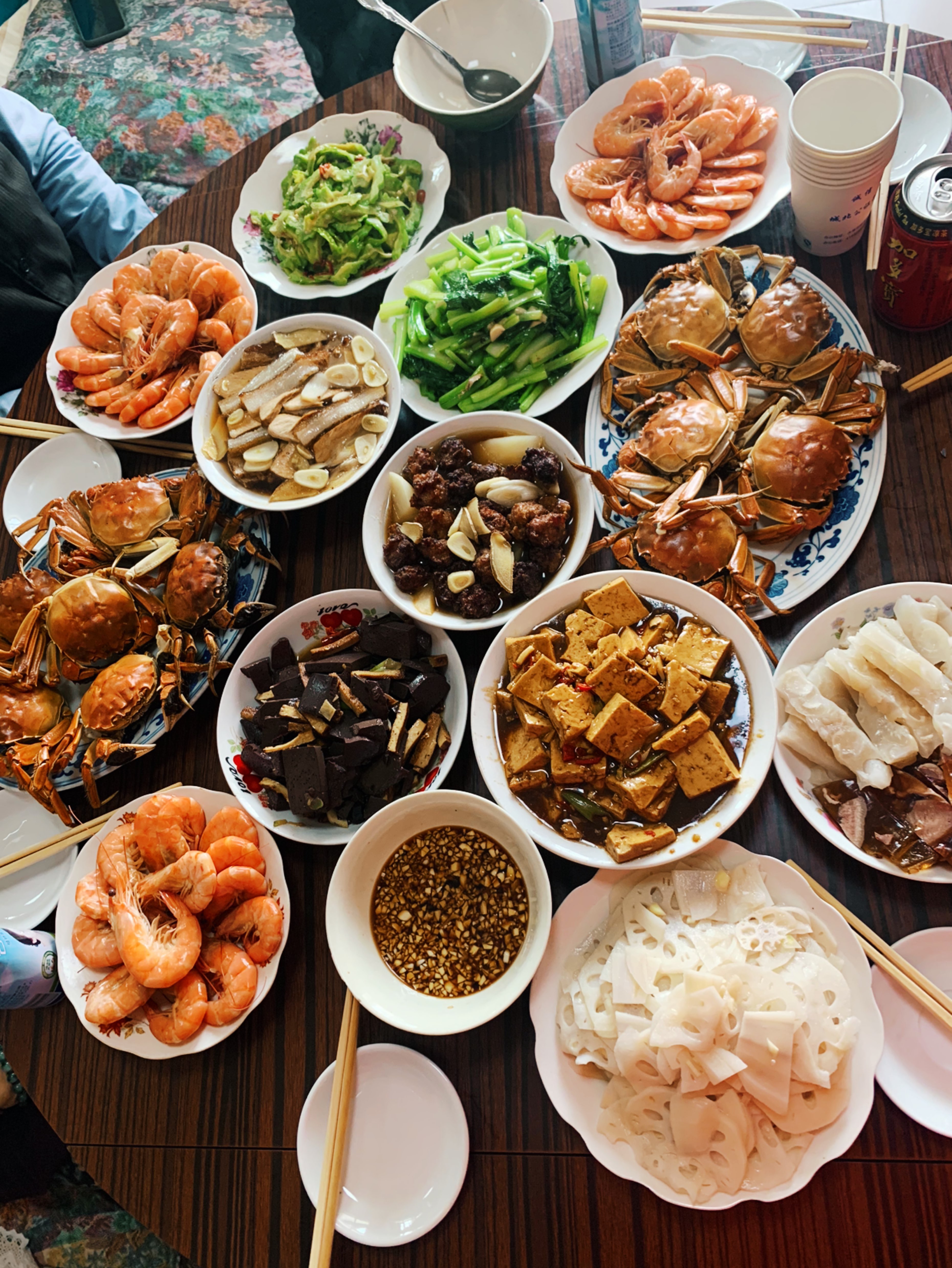 好吃的回姥姥家吃姥姥姥爷吃的很开心只有家人围坐一起吃吃吃才是团圆