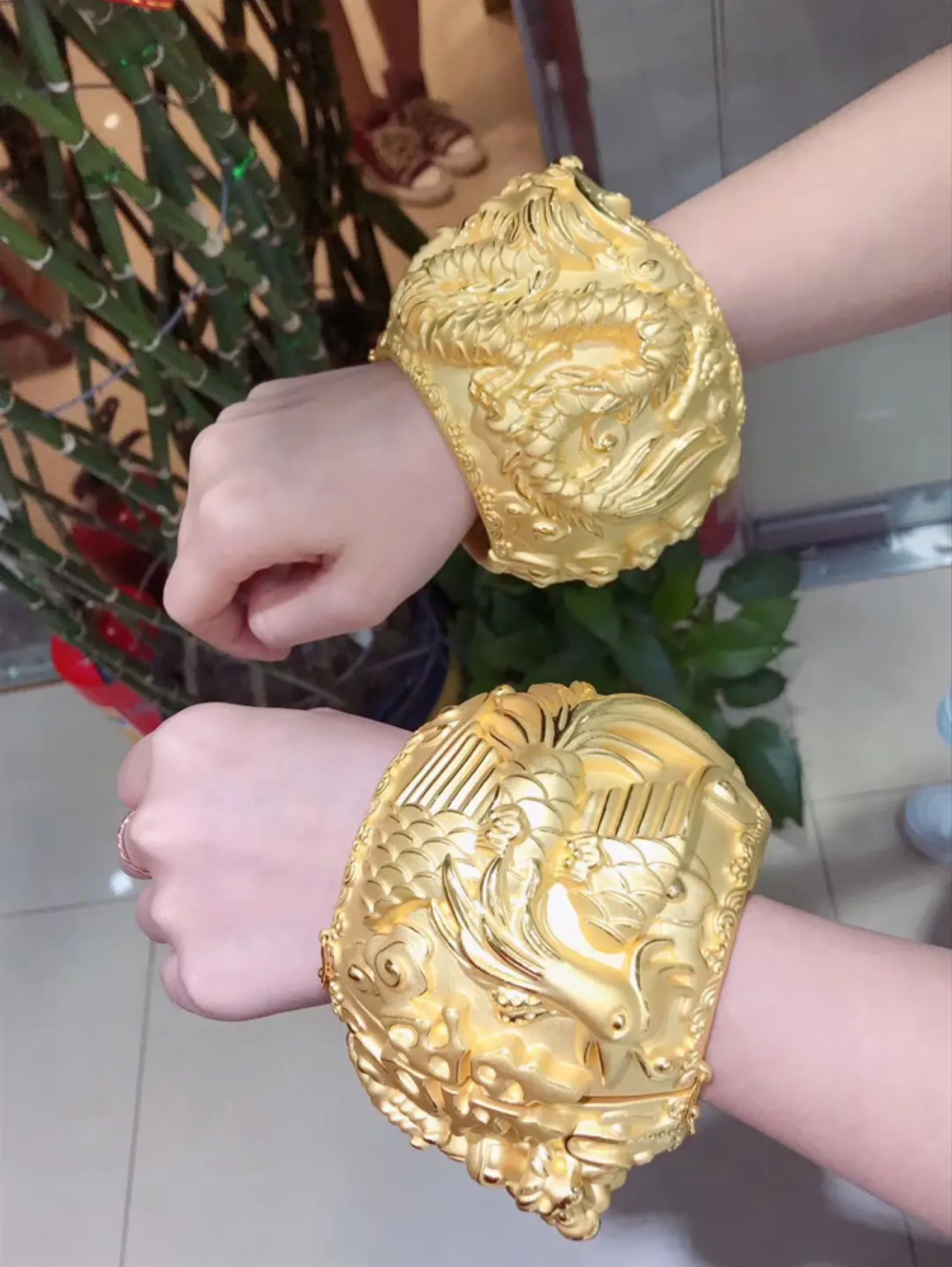 这绝对是兵器谱上排名第二的龙凤金环啊!