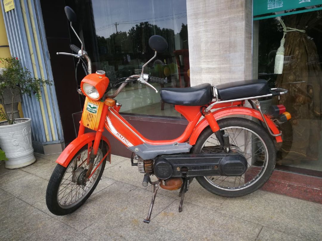 这款老嘉陵50是多少60/70后的梦想啊,现在再见显然更加是奢侈品了!