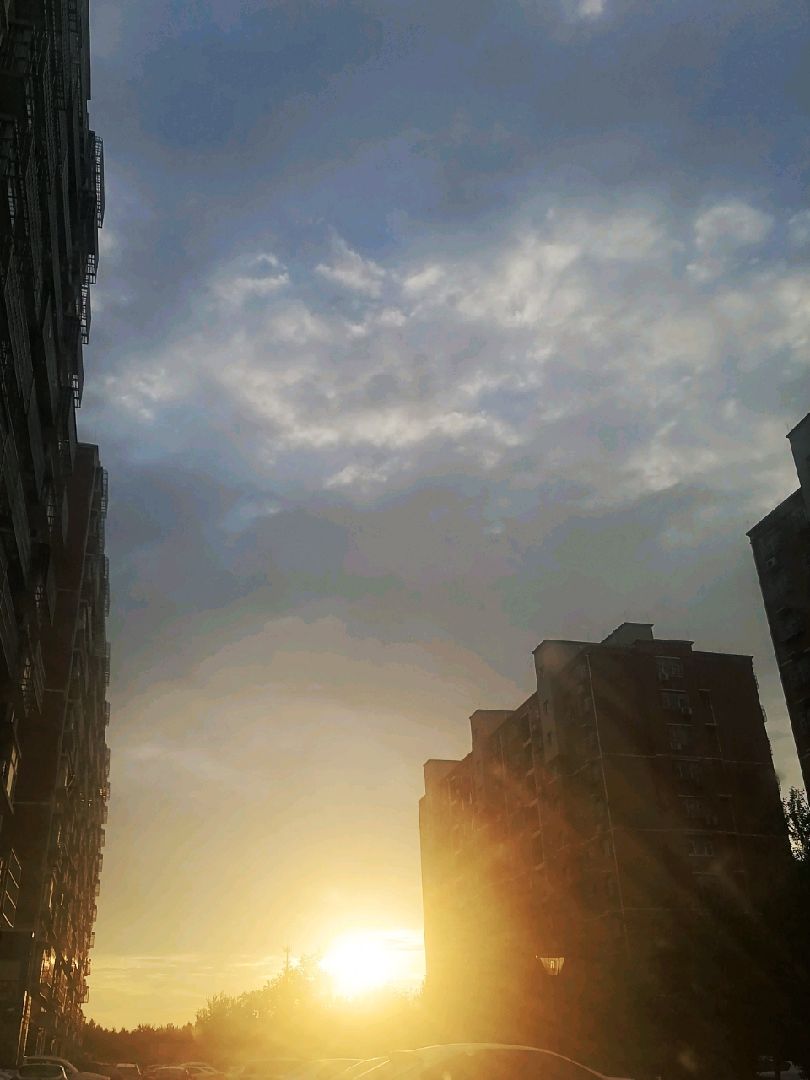 早上第一缕阳光!