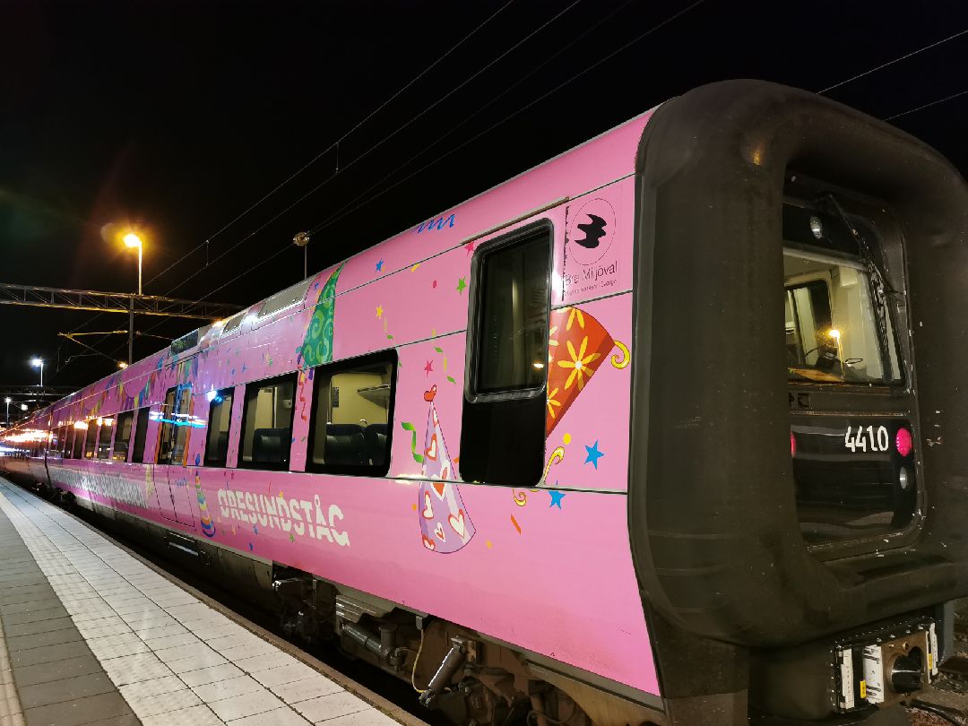 滴遇见这粉色的的火车