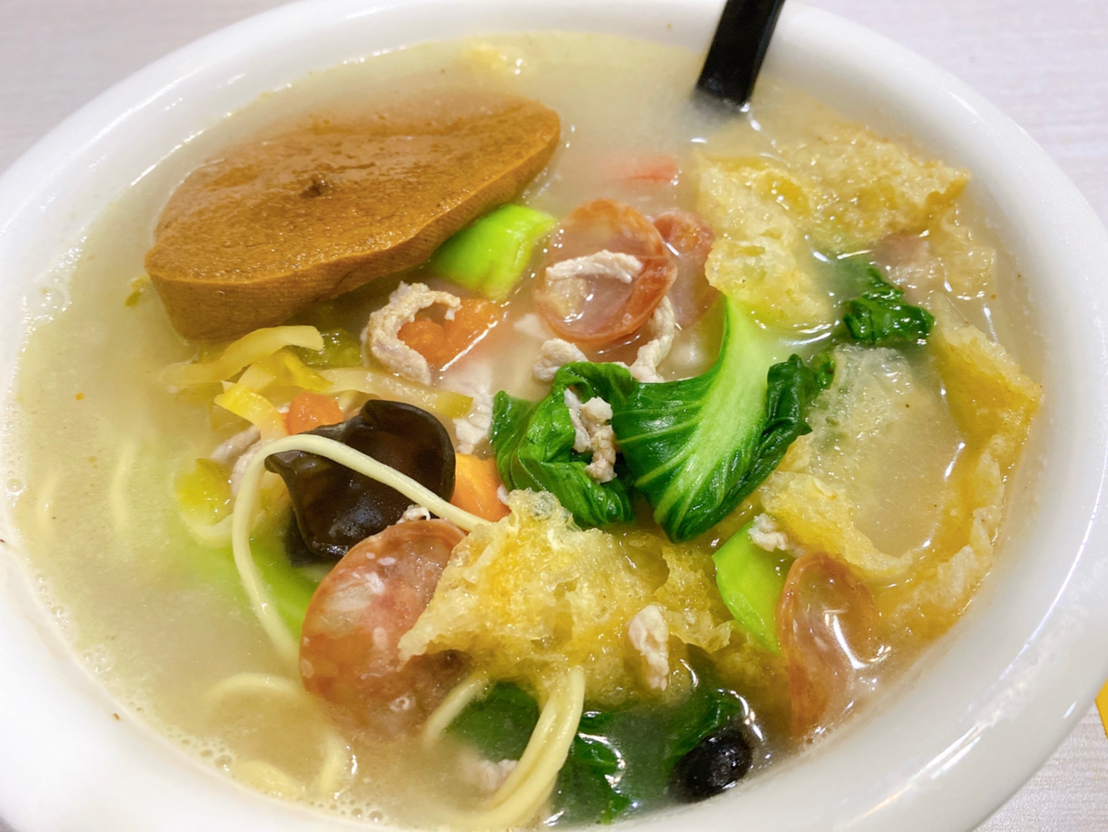 钓一下午的鱼只收货一只小龙虾晚上吃了很正宗的南京小煮面,美滋滋