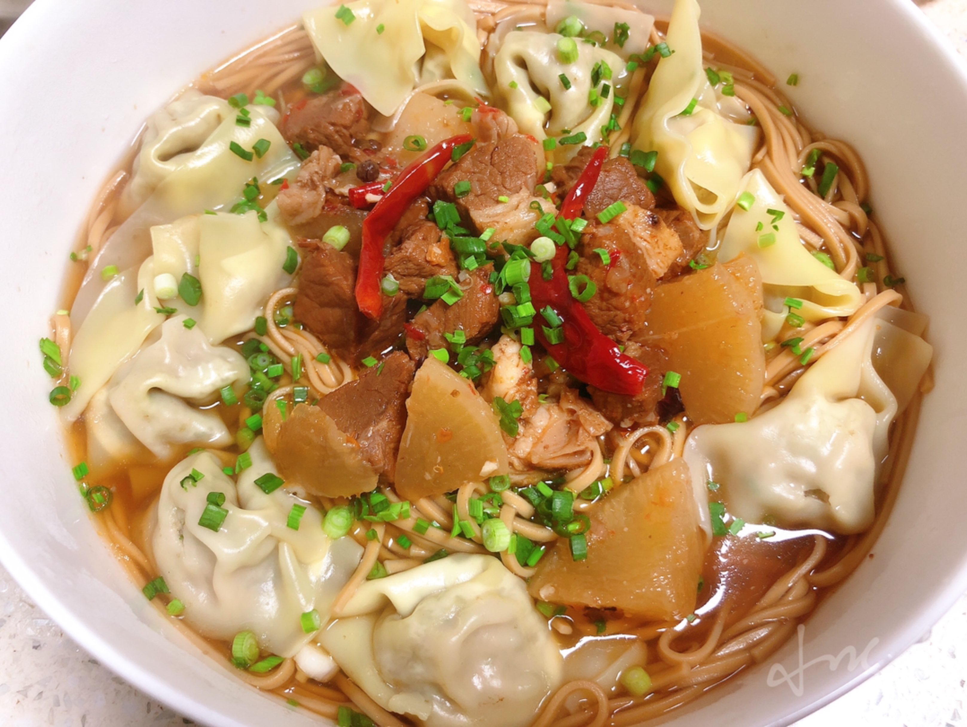 今日份营养早餐红烧牛肉面加抄手