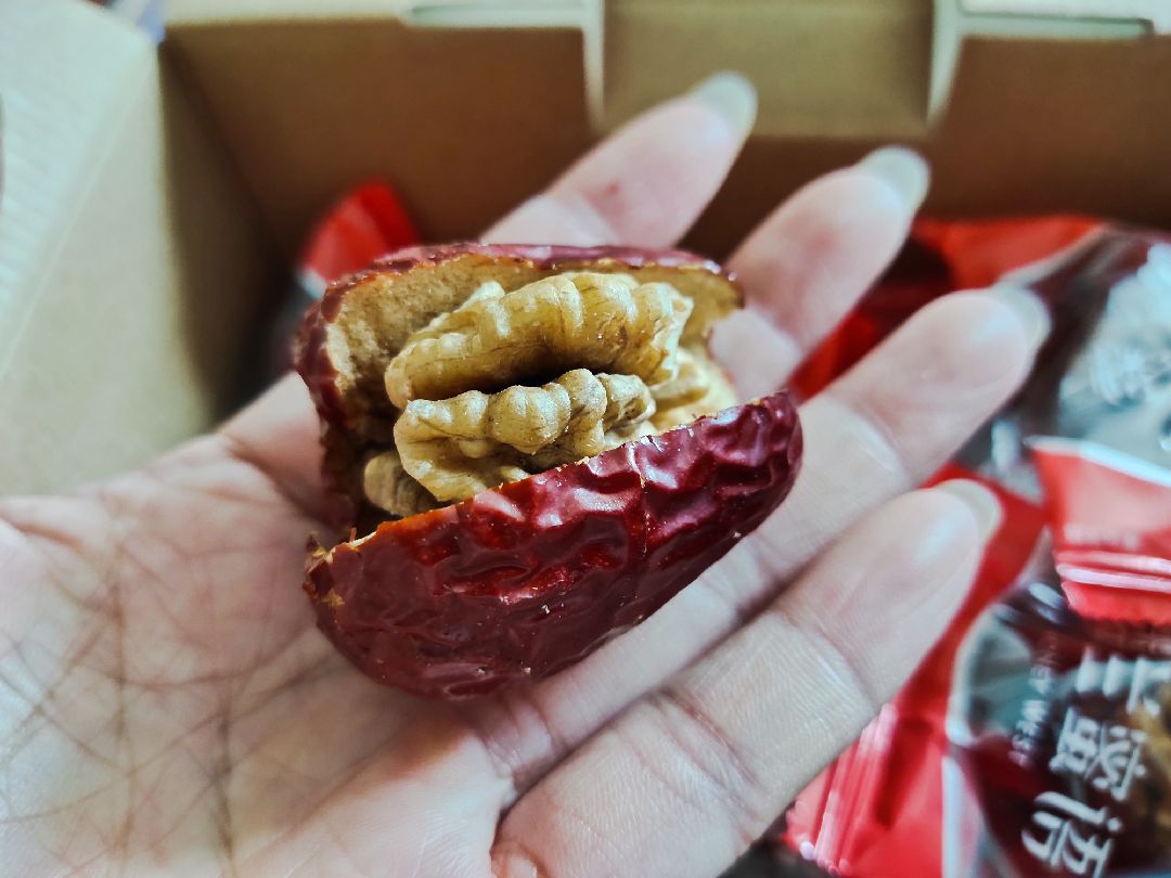 核桃夹枣吃两三颗不过瘾