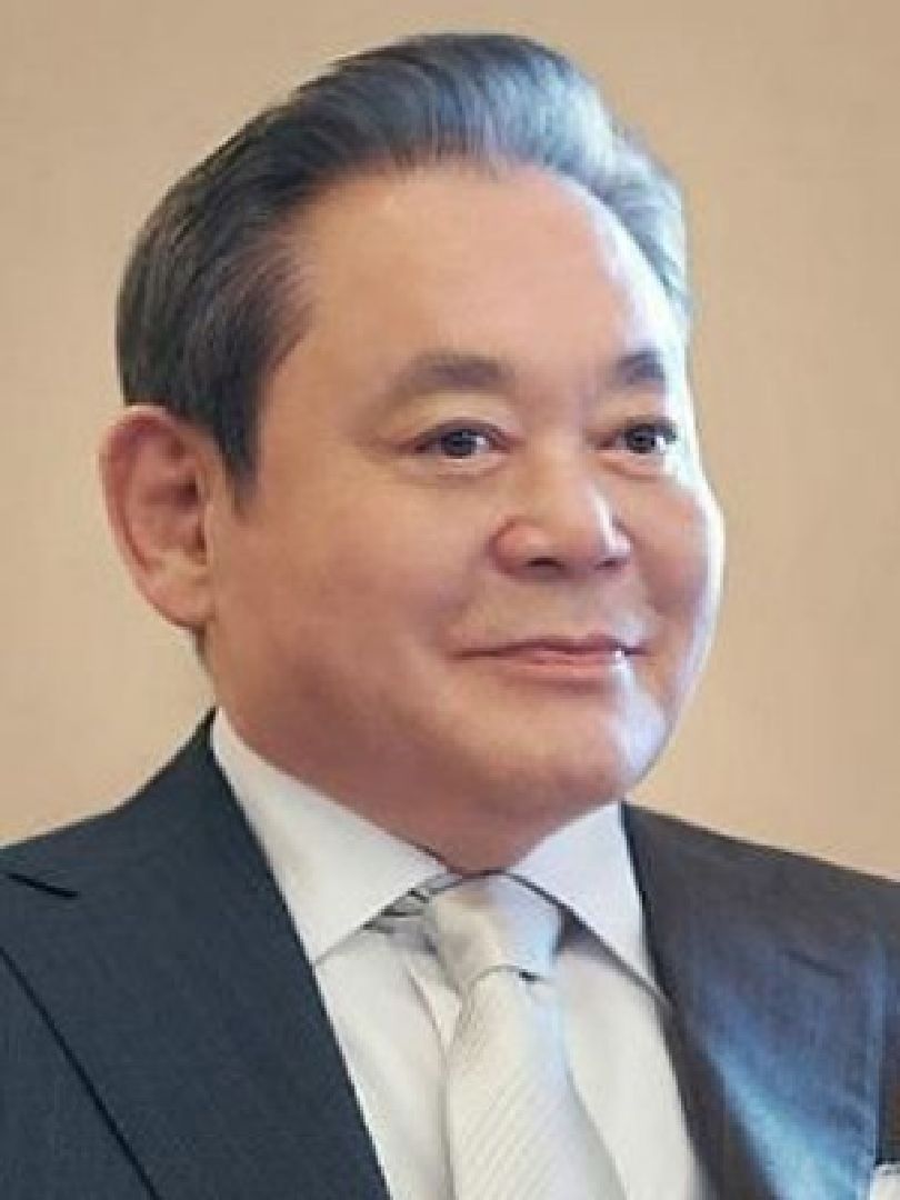 三星集团前会长,著名企业家,是三星集团创始人李秉喆之三子,韩国首富