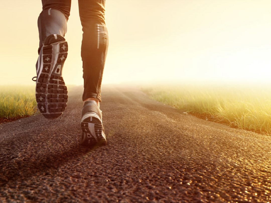 56公里, 1小时3分20秒  开启跑步实况 精彩动态 腿后侧拉伸的动作,不