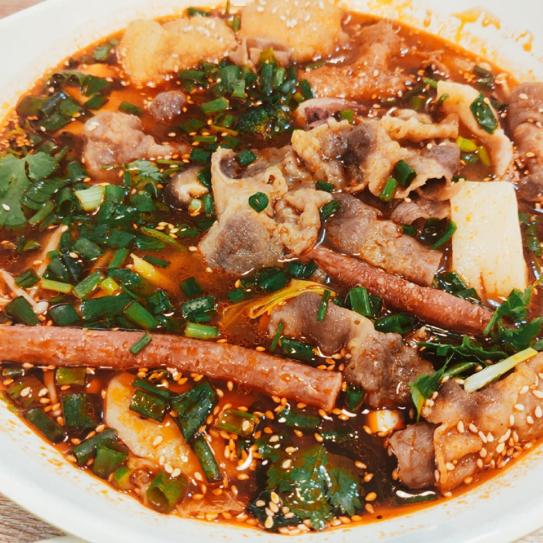 配钵钵鸡和三顾冒菜的番茄肥牛百吃不厌456东北酱骨日式烧肉牛杂火锅