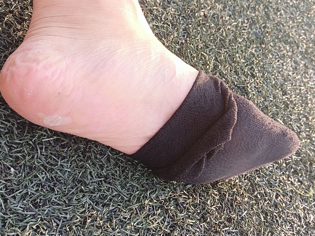 脚底板有个水泡不敢跑太快