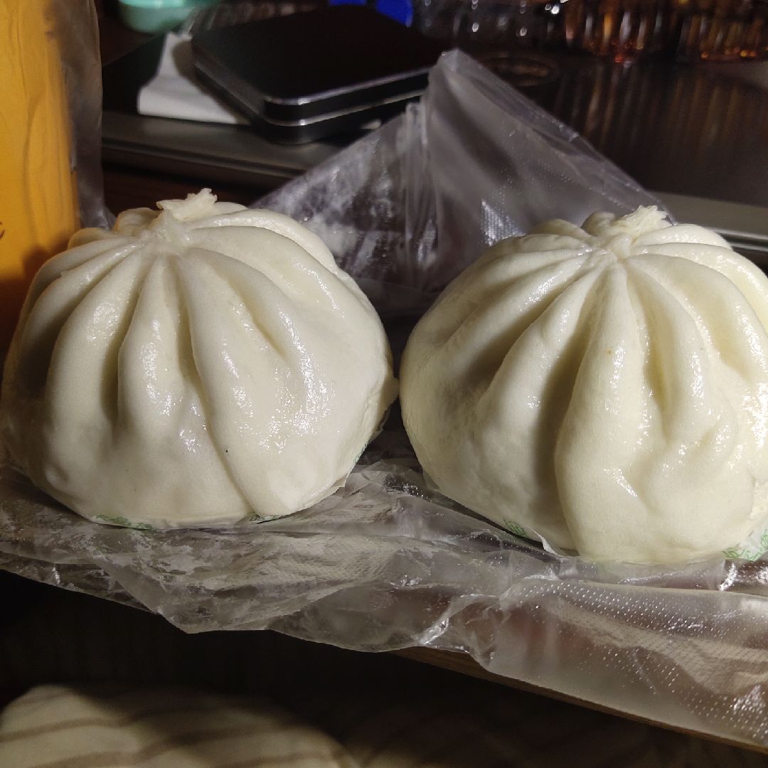 7km 早上两个包子1杯小米粥 4号食堂的包子太好吃了中午鸡肉米饭晚上