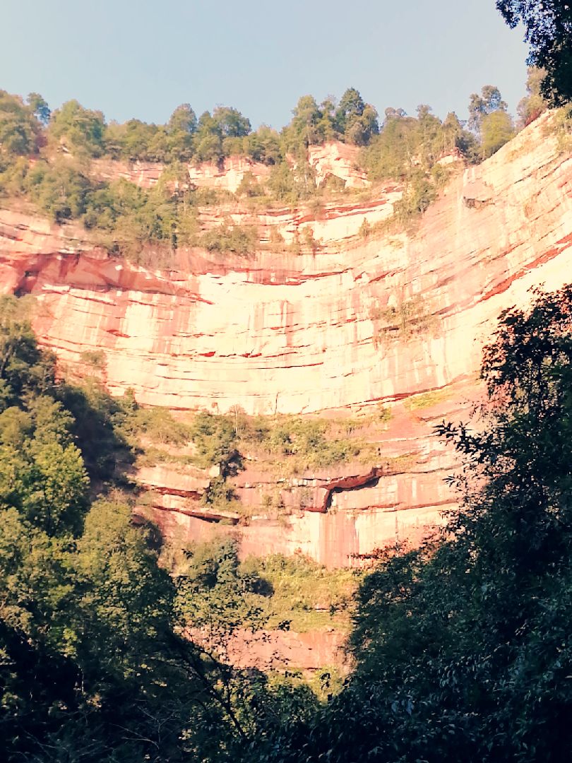 今天爬了两座大山,还阔以不觉得累老人家体力还不错嘛,上山容易,下山