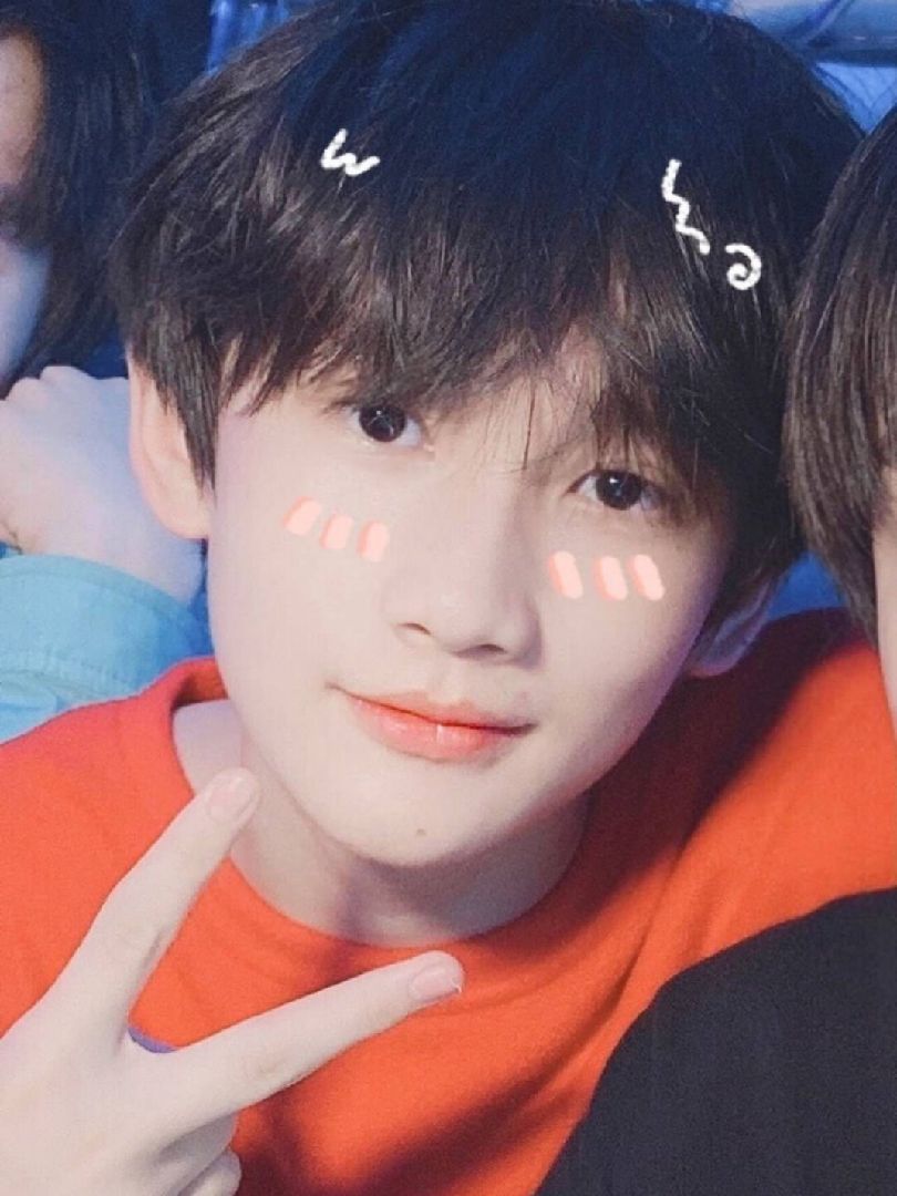 今天是我们tf家族三代的余宇涵十四岁生日快乐