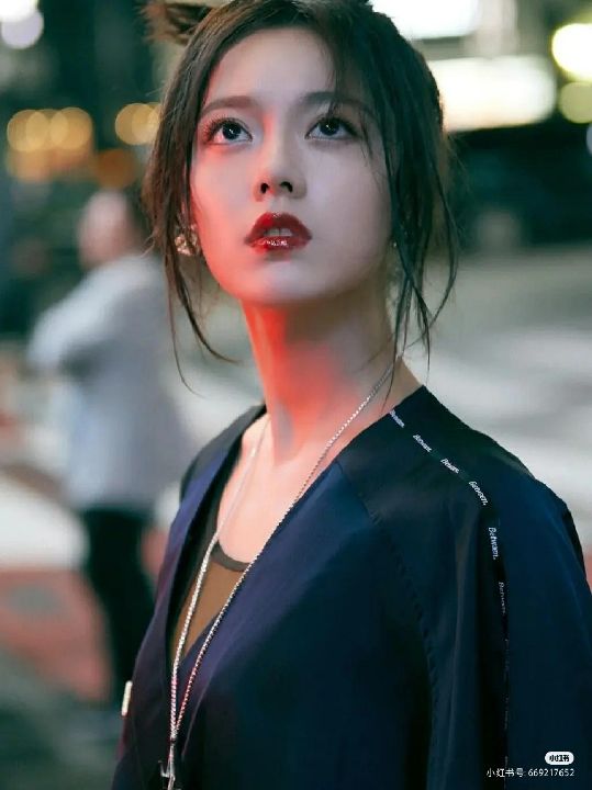 赵今麦浓妆太美了